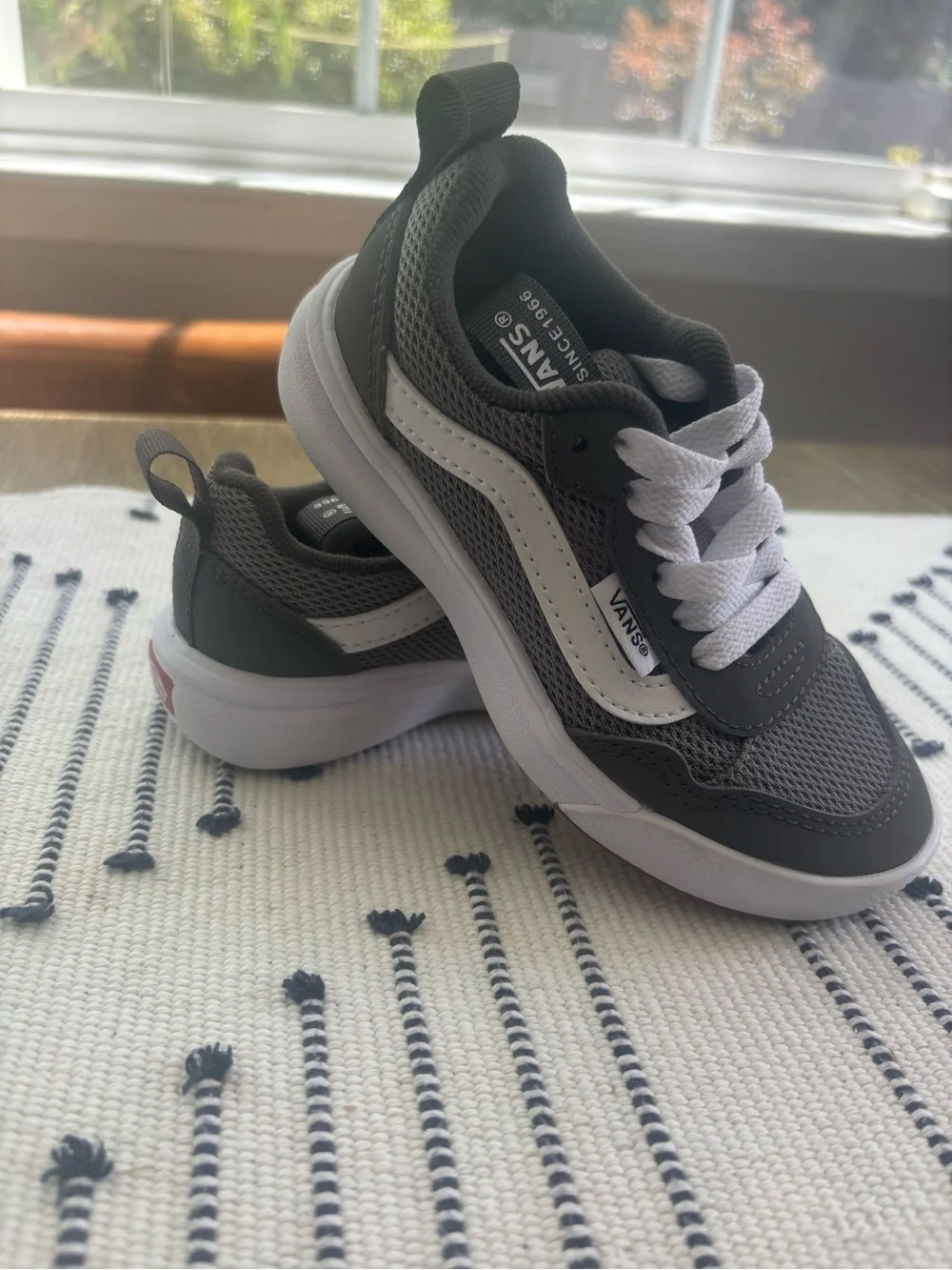 Vans Youth Gray & White Sneakers Size 10.5C New Without Box